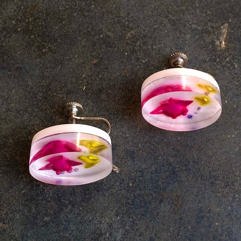 Vtg 40s 50s Pink Fish Themed Lucite Acrylic Oval Screwback Earrings